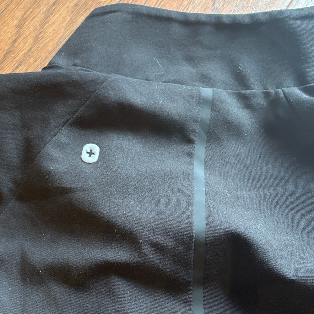 Figs Sydney Performance Black Bomber Jacket - Picture 10 of 16